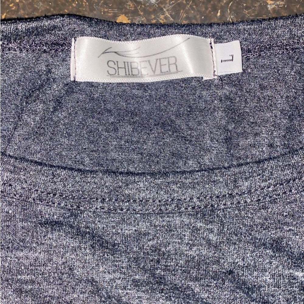 Size large. Fits like a medium